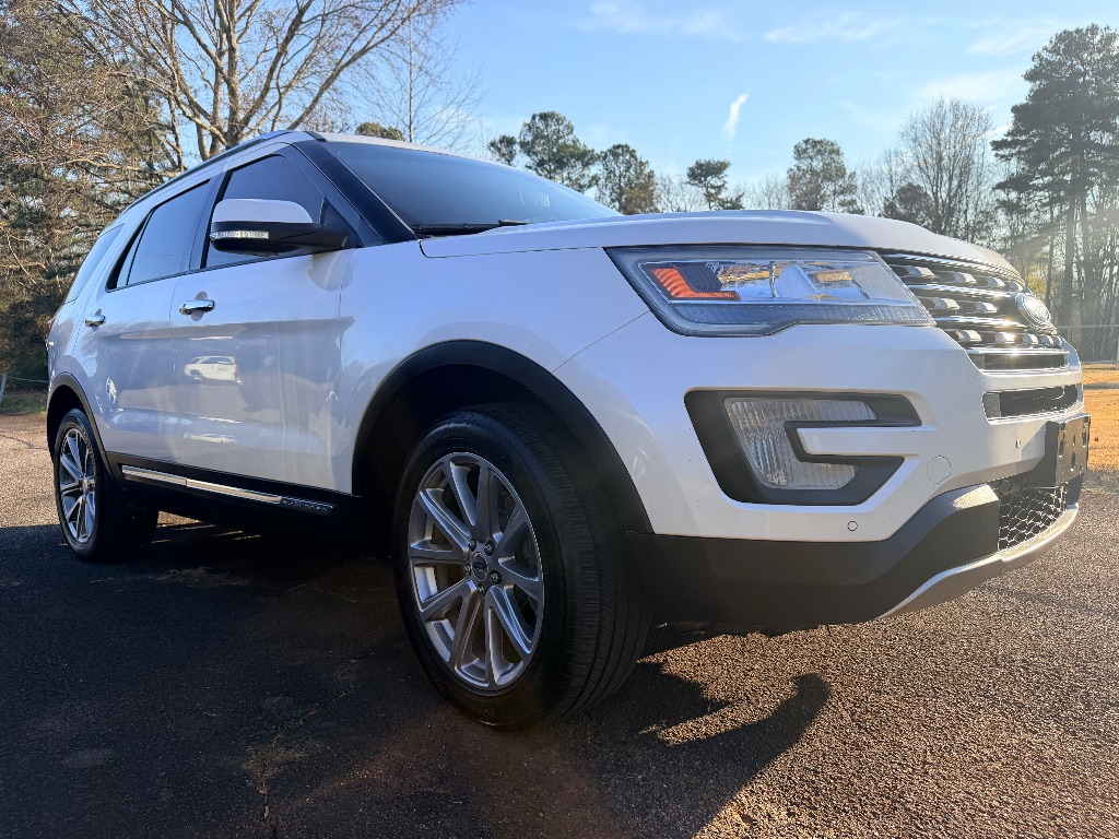 2017 Ford Explorer Limited's photo