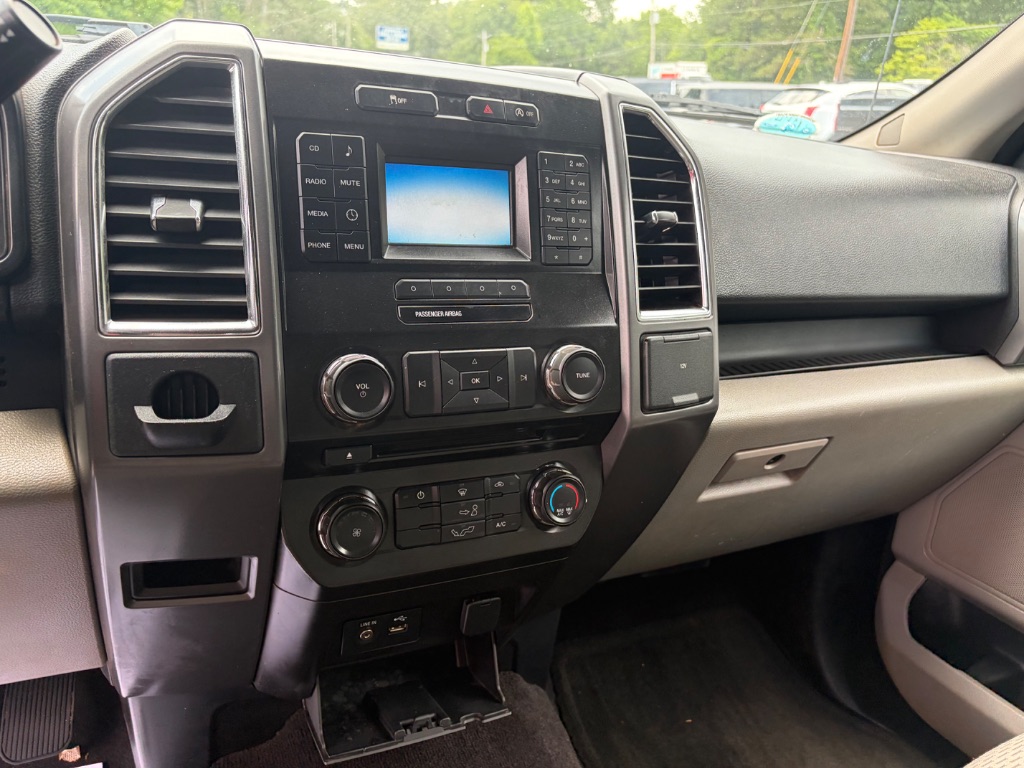 2015 Ford F-150 XLT - Photo 12