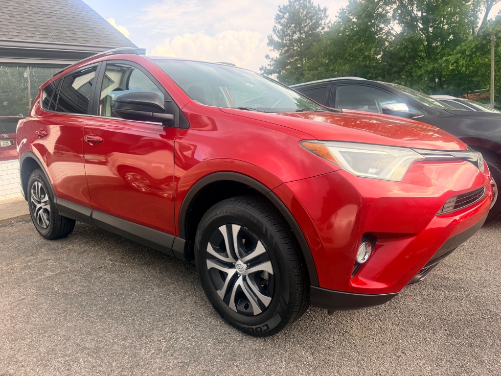2017 Toyota RAV4 LE's photo